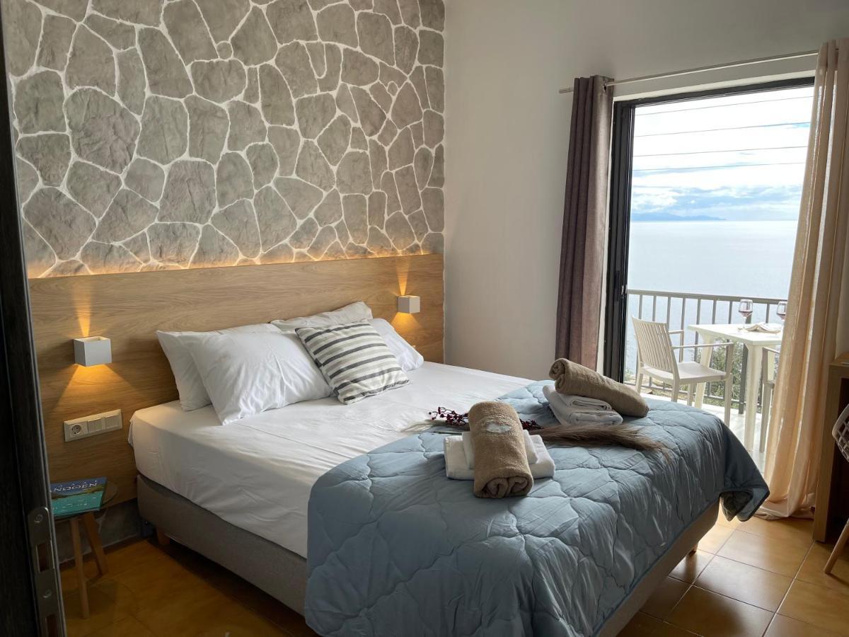 Vladimiros Apartments Barbati Ngoại thất bức ảnh