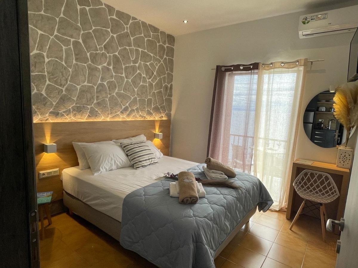 Vladimiros Apartments Barbati Ngoại thất bức ảnh