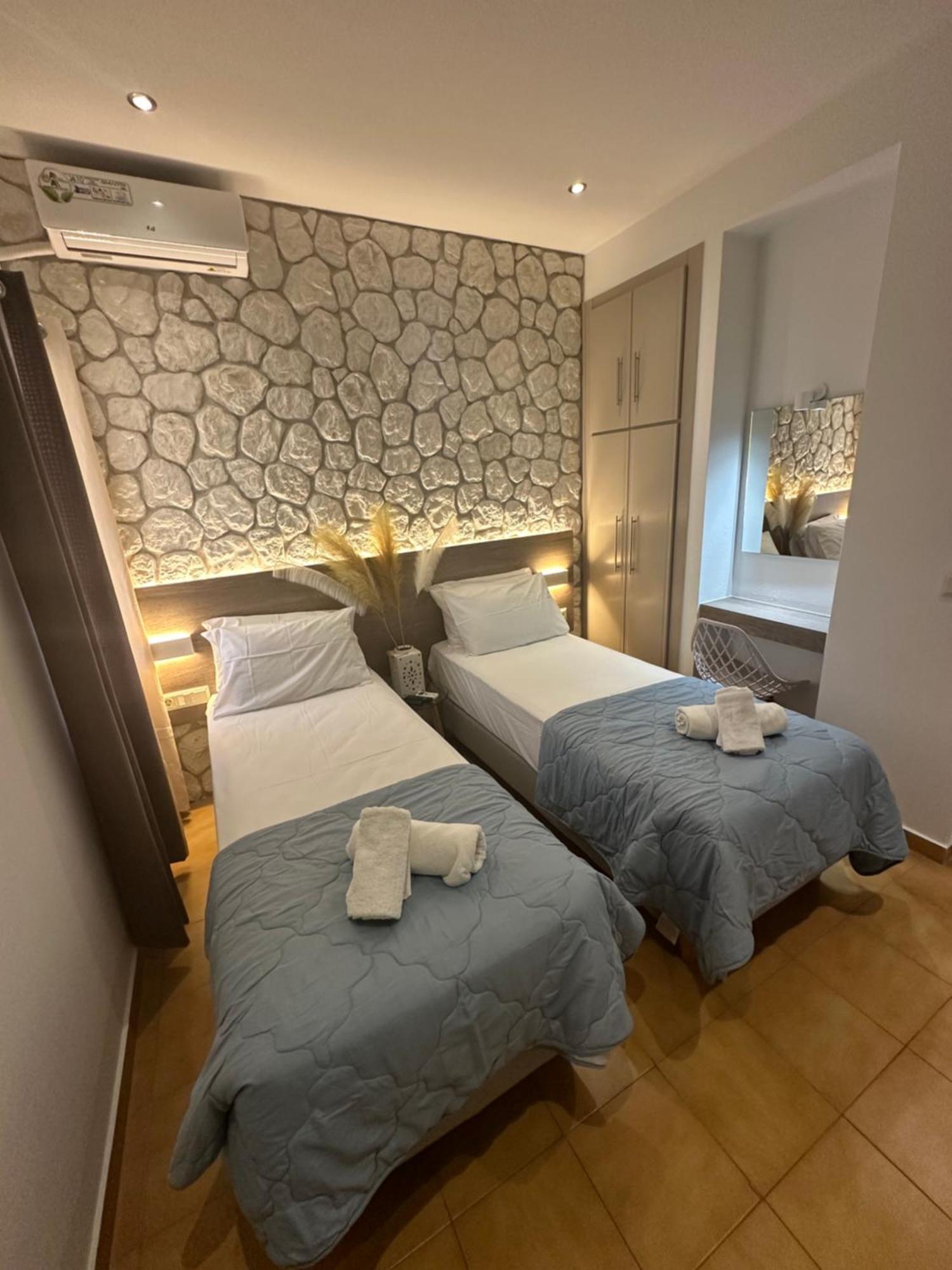 Vladimiros Apartments Barbati Ngoại thất bức ảnh