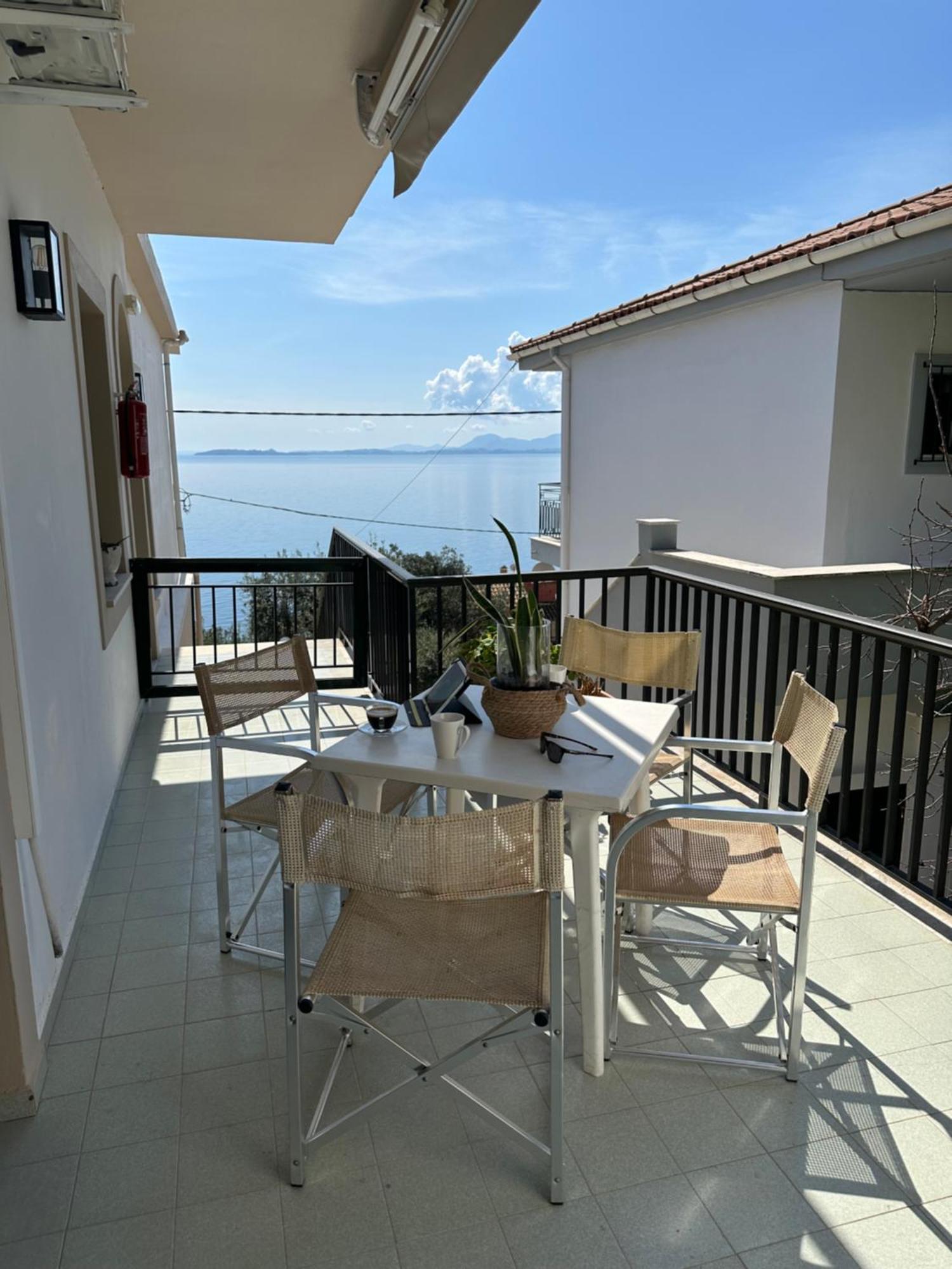 Vladimiros Apartments Barbati Ngoại thất bức ảnh