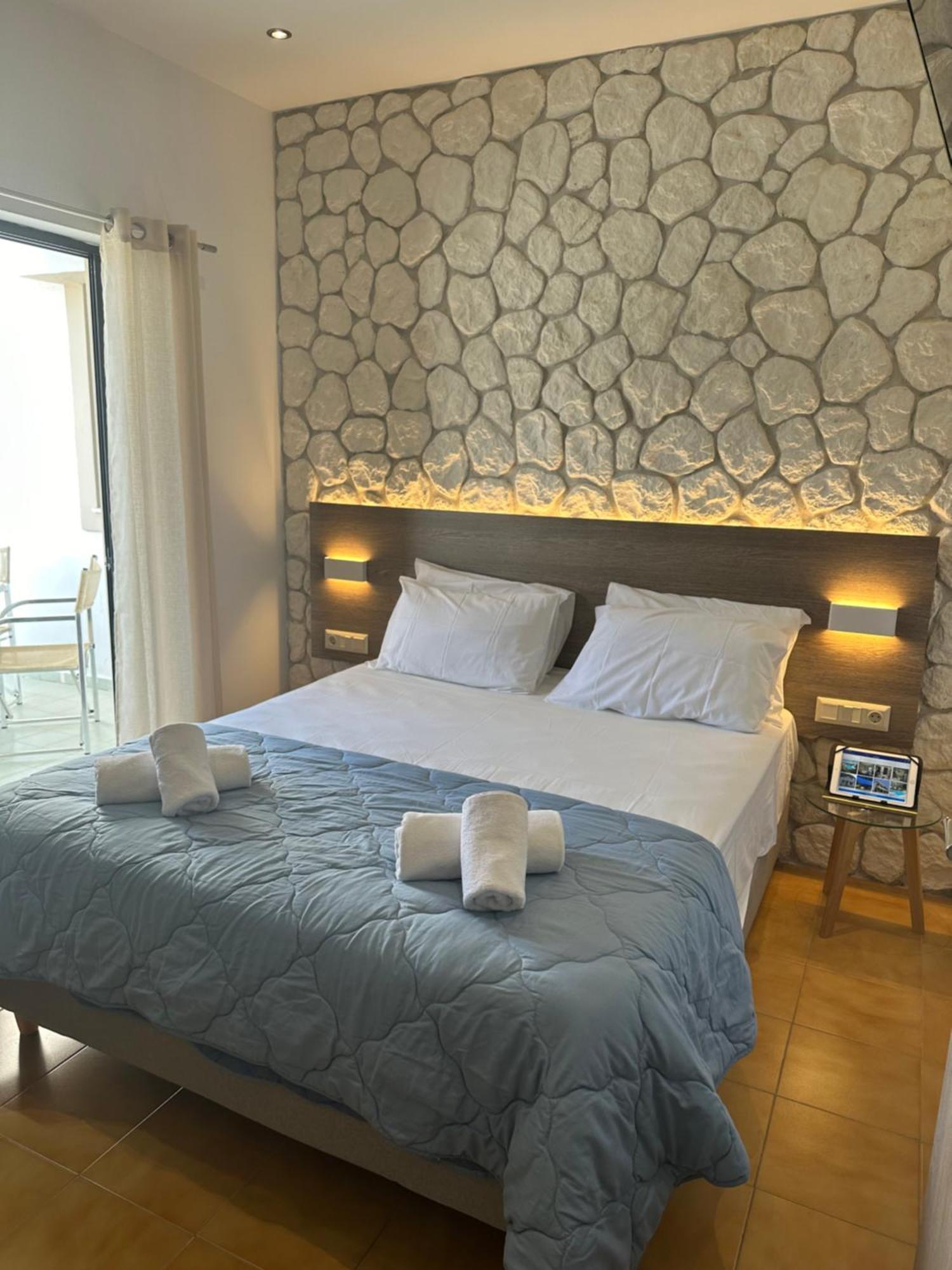 Vladimiros Apartments Barbati Ngoại thất bức ảnh