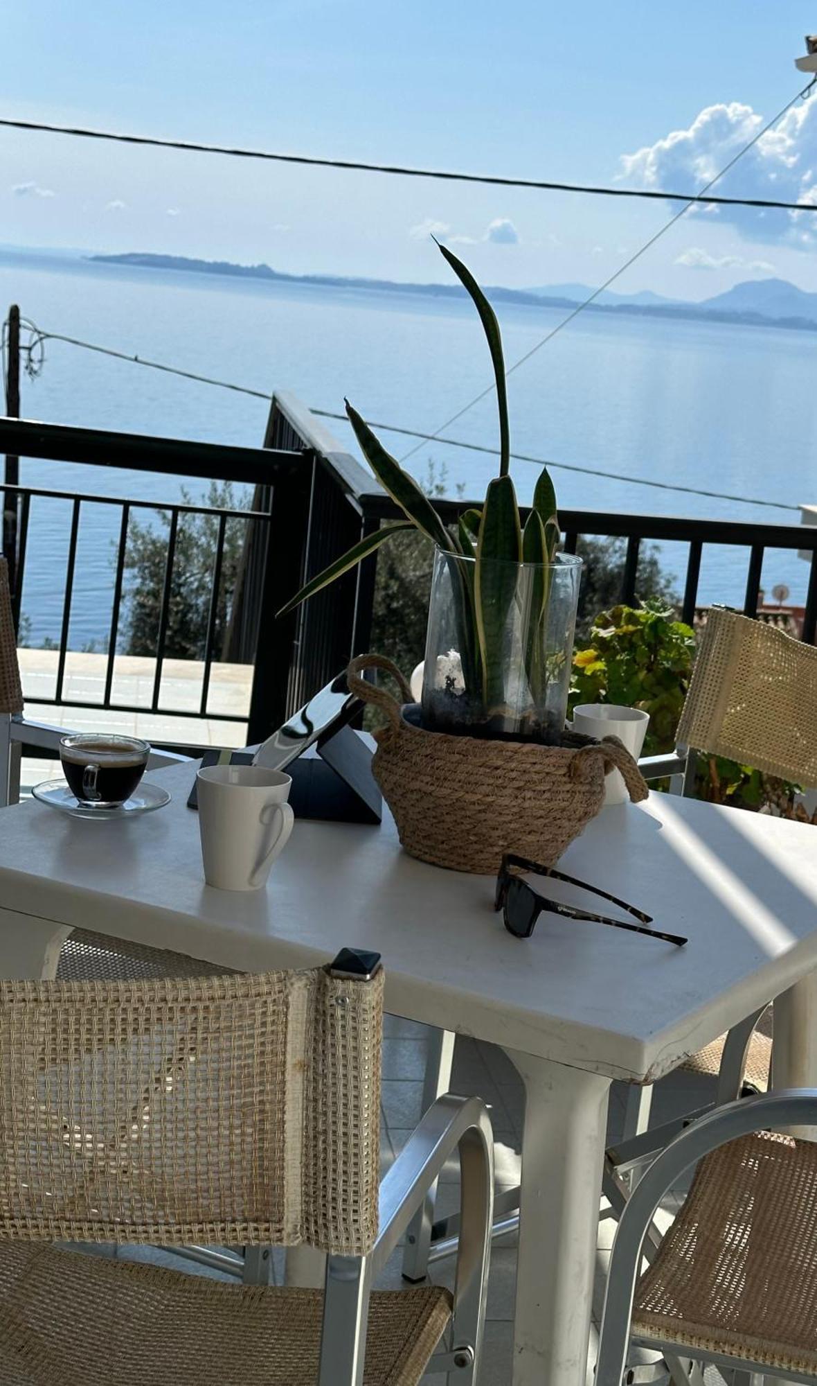 Vladimiros Apartments Barbati Ngoại thất bức ảnh