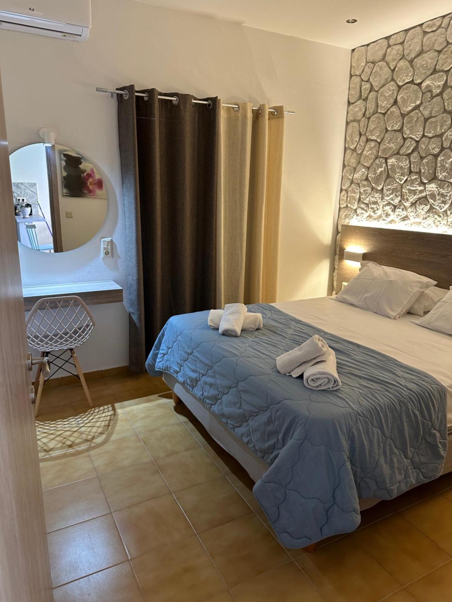 Vladimiros Apartments Barbati Ngoại thất bức ảnh