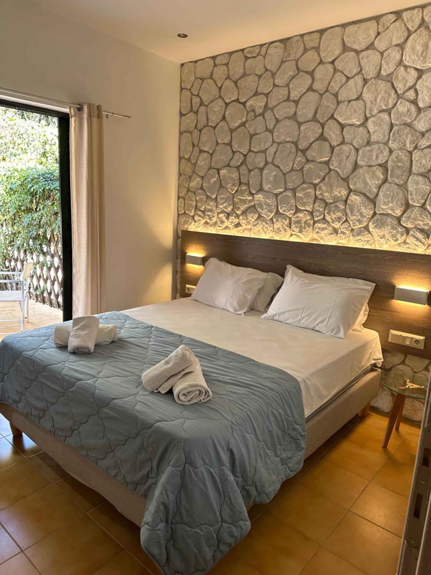 Vladimiros Apartments Barbati Ngoại thất bức ảnh