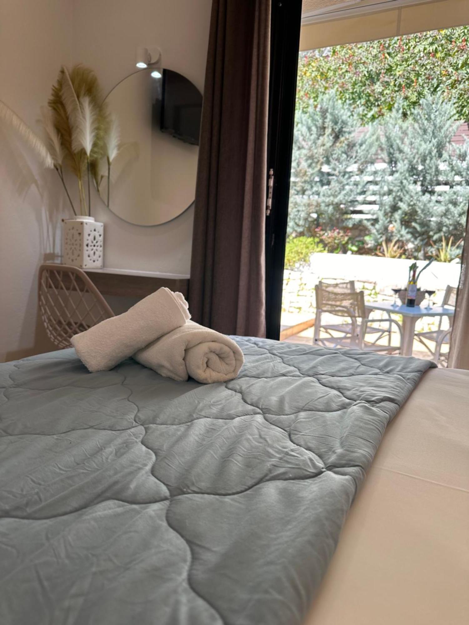 Vladimiros Apartments Barbati Ngoại thất bức ảnh