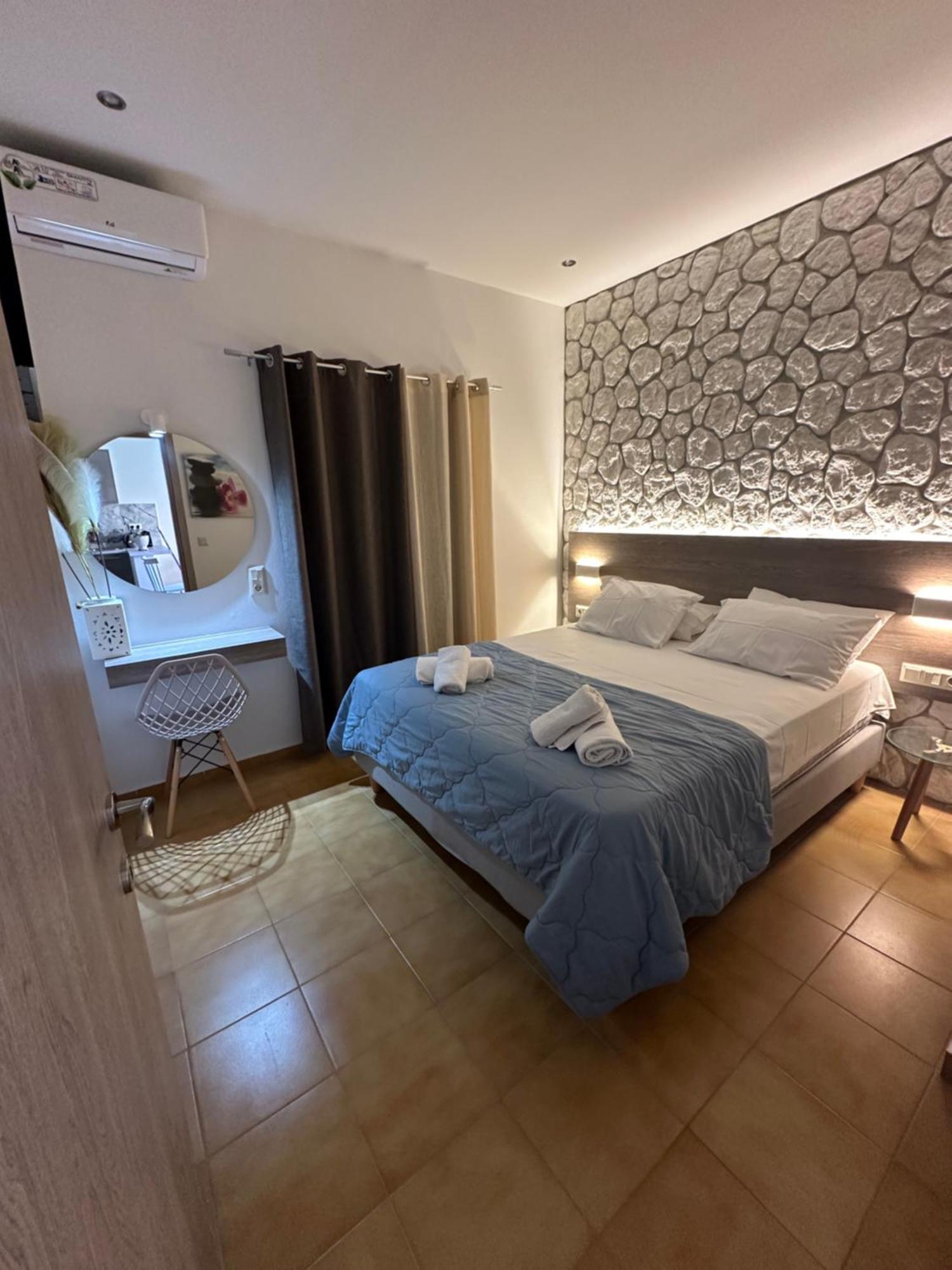 Vladimiros Apartments Barbati Ngoại thất bức ảnh