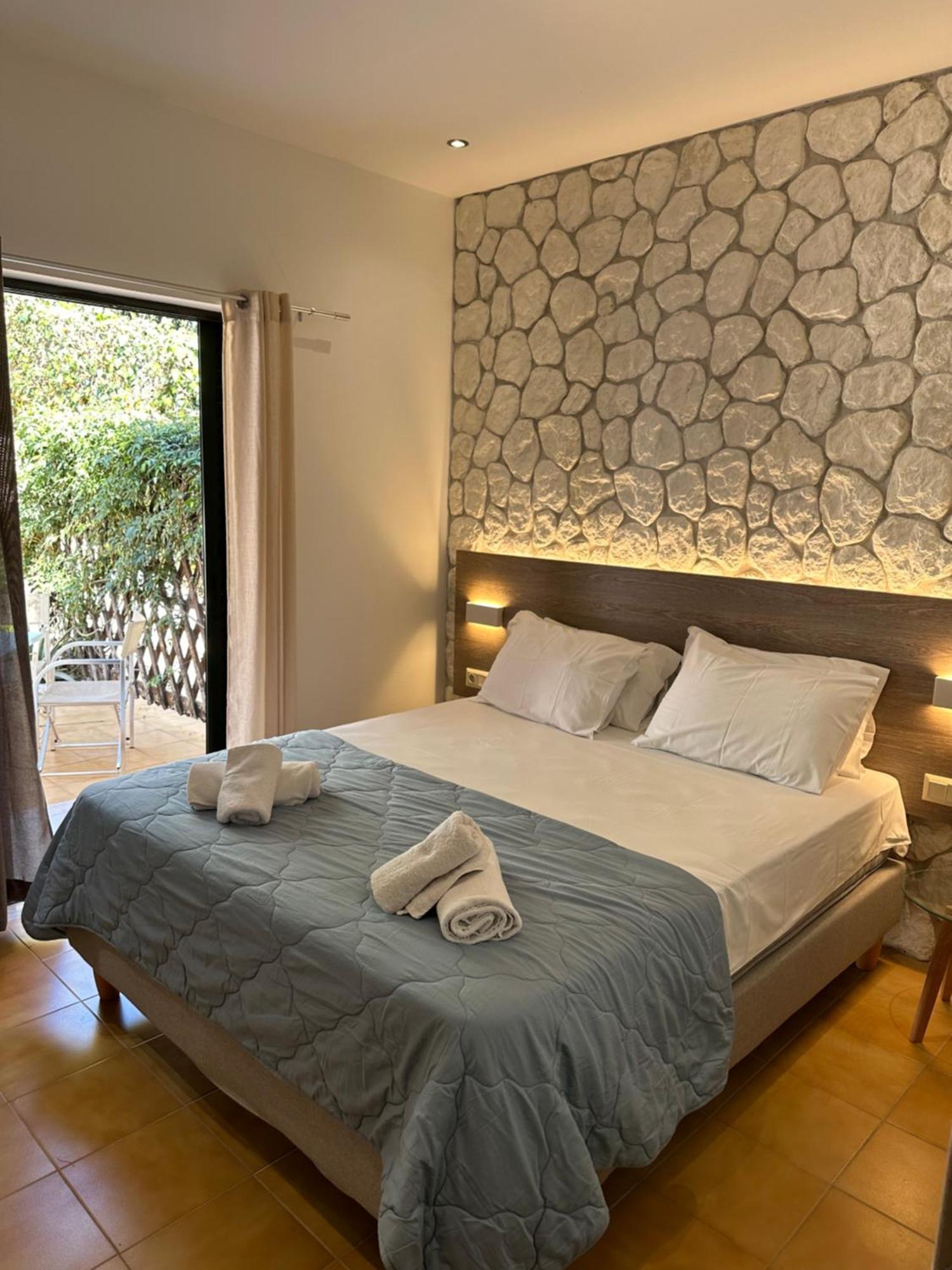 Vladimiros Apartments Barbati Ngoại thất bức ảnh