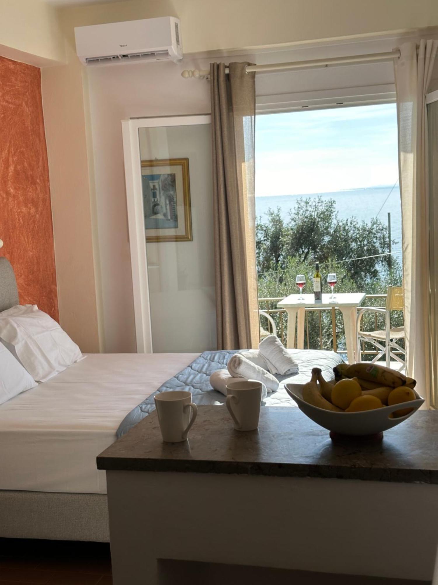 Vladimiros Apartments Barbati Ngoại thất bức ảnh
