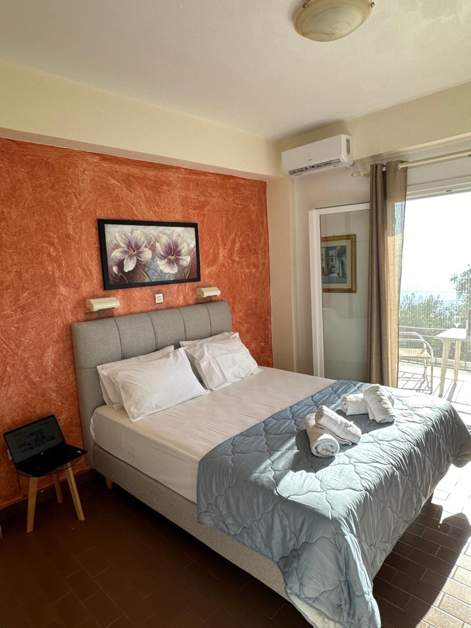 Vladimiros Apartments Barbati Ngoại thất bức ảnh