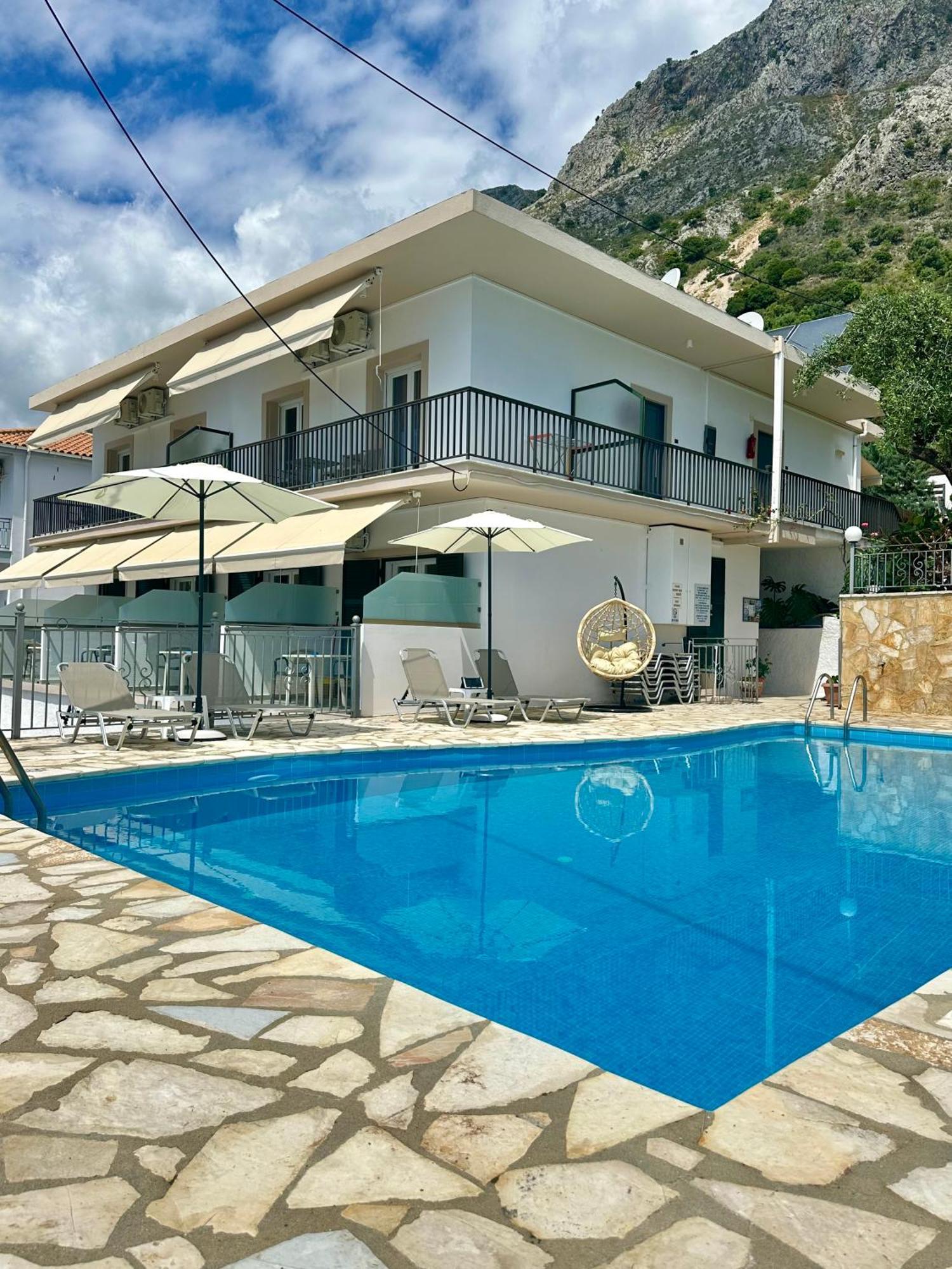 Vladimiros Apartments Barbati Ngoại thất bức ảnh